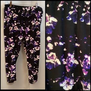 Capris  Women’s 3X-5X Elastic Waistband Nighttime Floral
